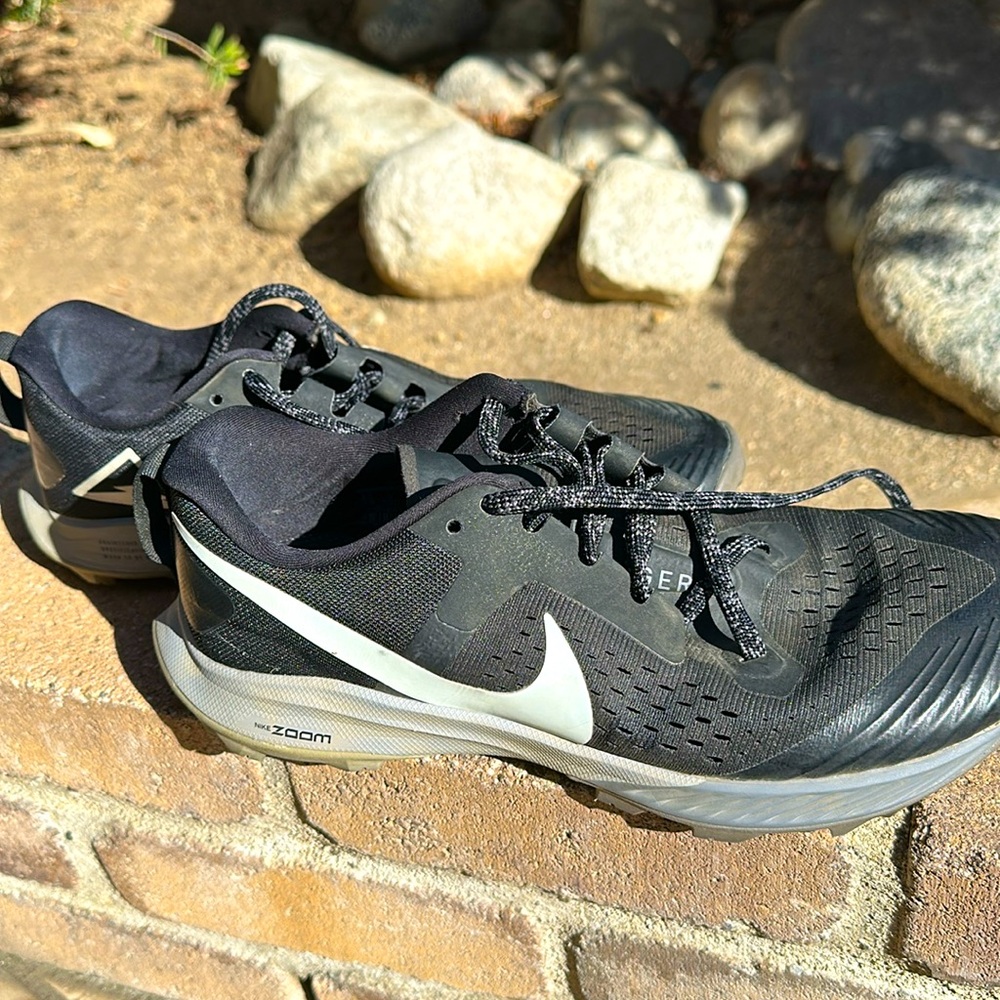 Nike Womens Air Zoom Terra Kiger 5 Trail Shoes Black/Gunsmoke Size 8.5